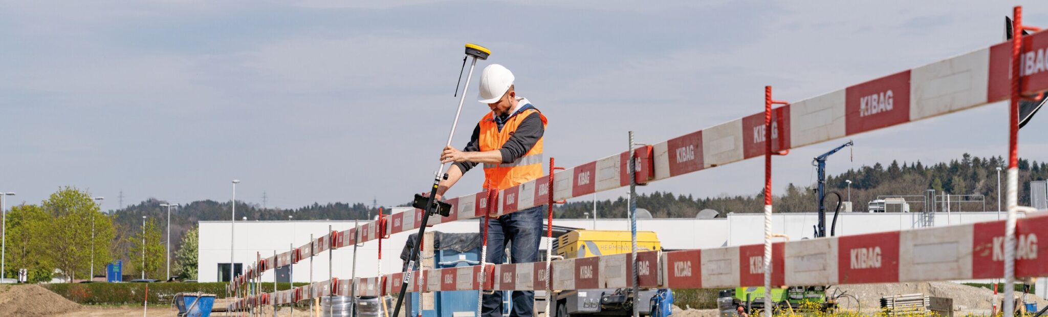 GNSS приемник GeoMax Zenith60 с контролер Zenius800 на терен